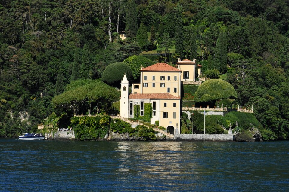 Villa italy lake photo