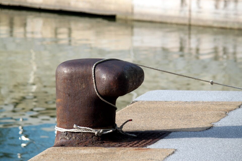 Boat tie boat hook fixed