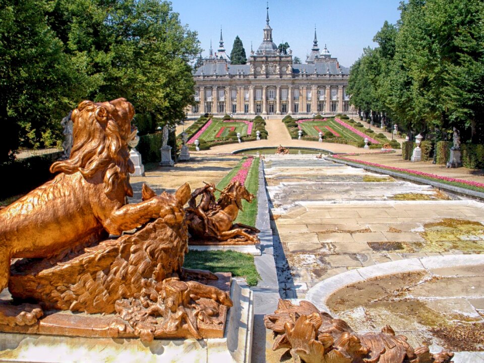 Architecture buildings statues