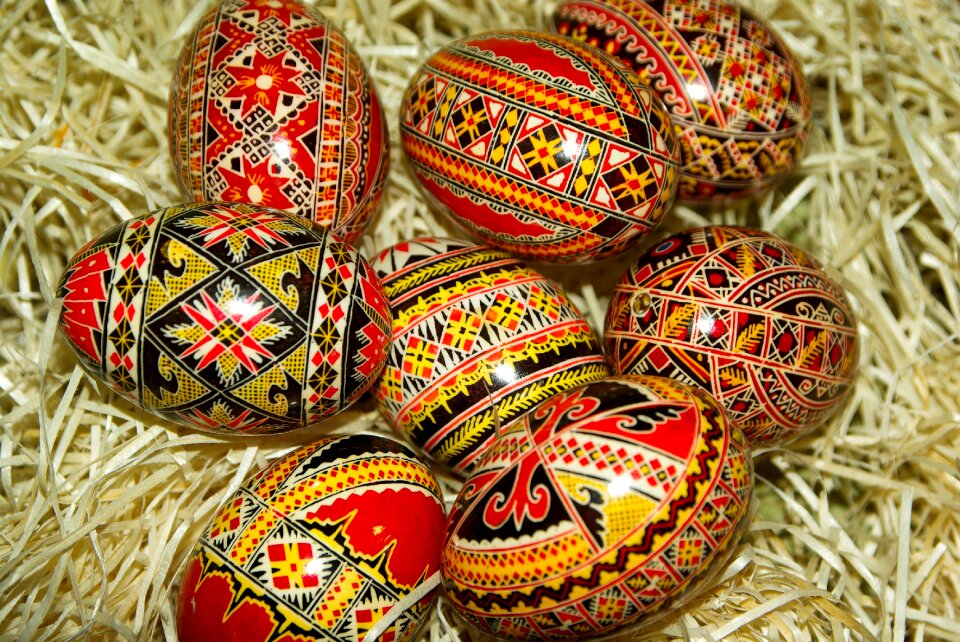 Painted eggs straw easter eggs