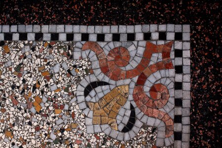 Pebble rug topping natural stones