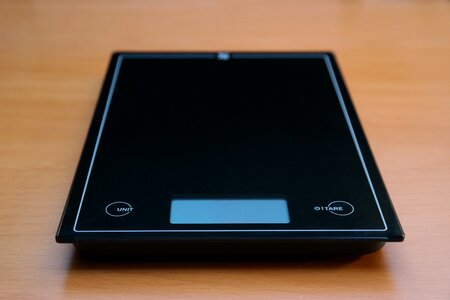 Budget kitchen utensil digital scale