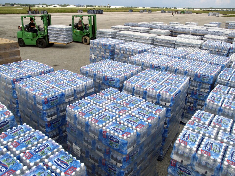 Forklifts cases pallets