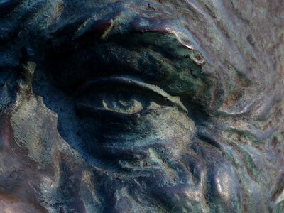 Hypnosis statue figure