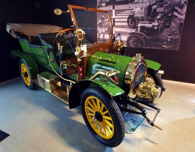 Automobile engine internal combustion