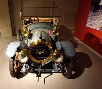 Automobile engine internal combustion