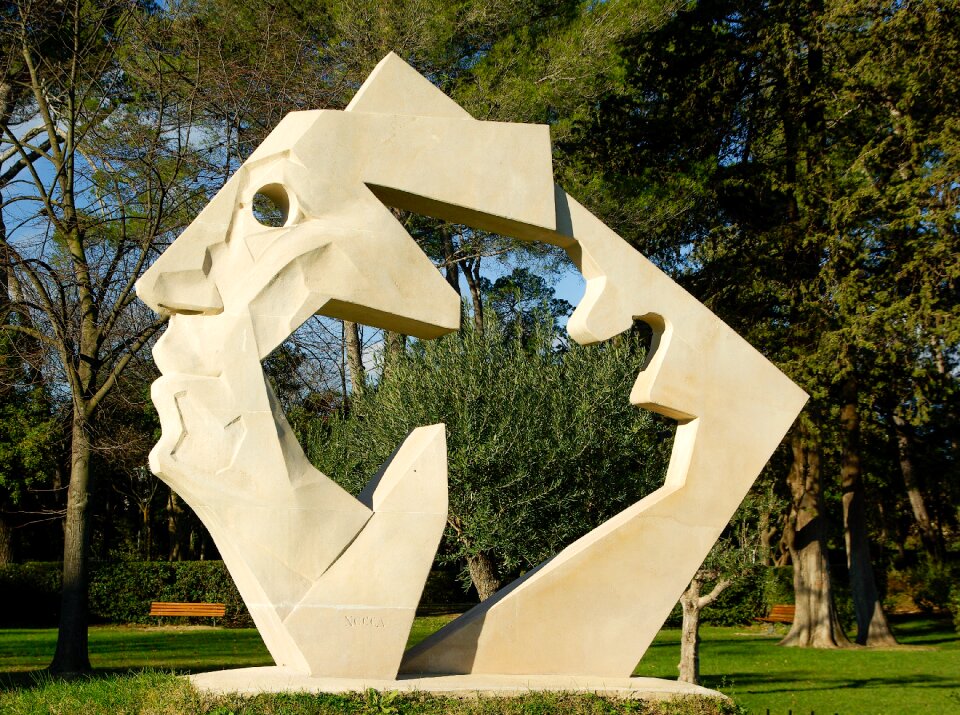 Sculpture memorial face