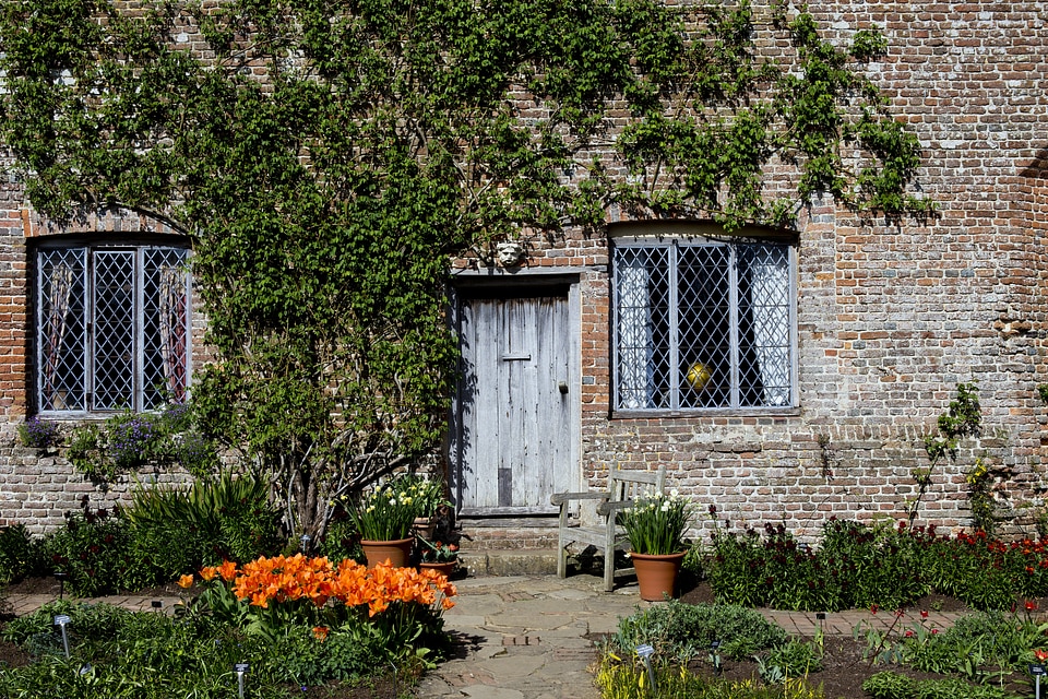 Oak door and lintel seat terracotta pots