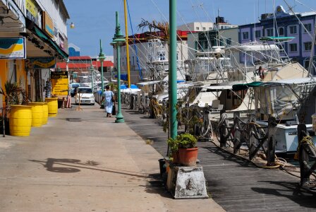 Summer boats shops