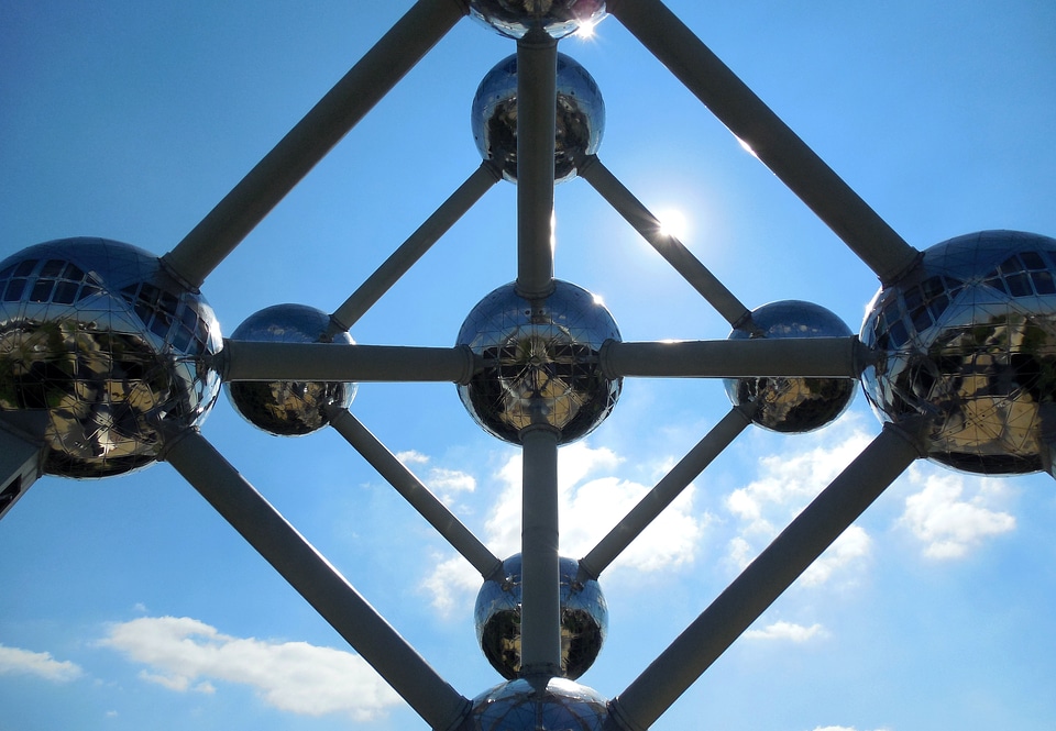 Brussels atomium from the bottom