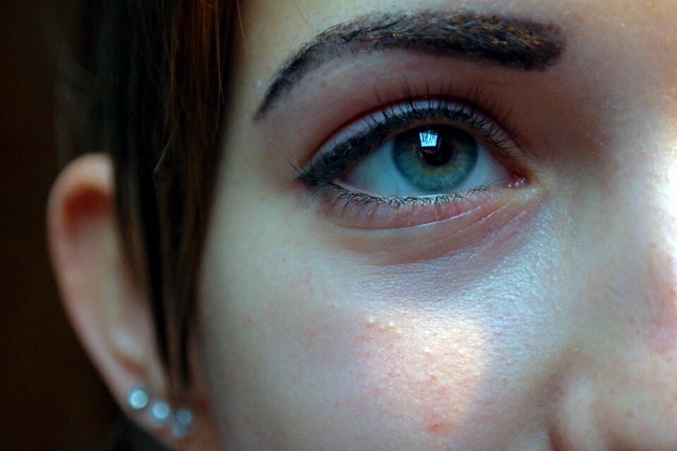 Skin lady profile