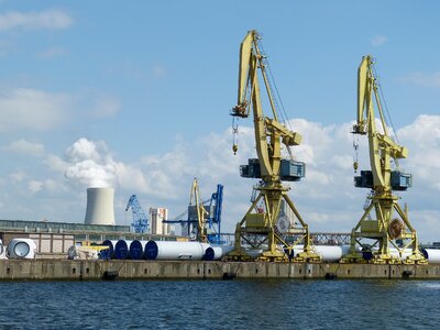 Cranes raise loads