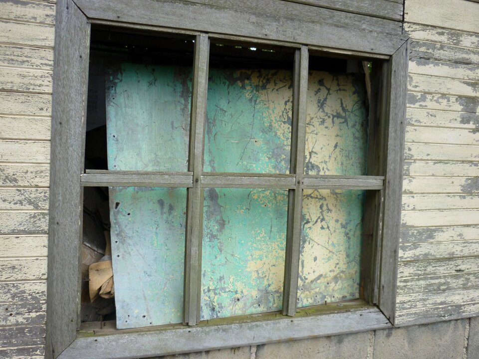 Building grungy closed