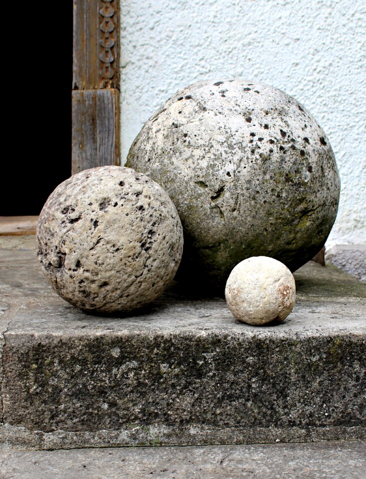 Roly-poly sculpture art