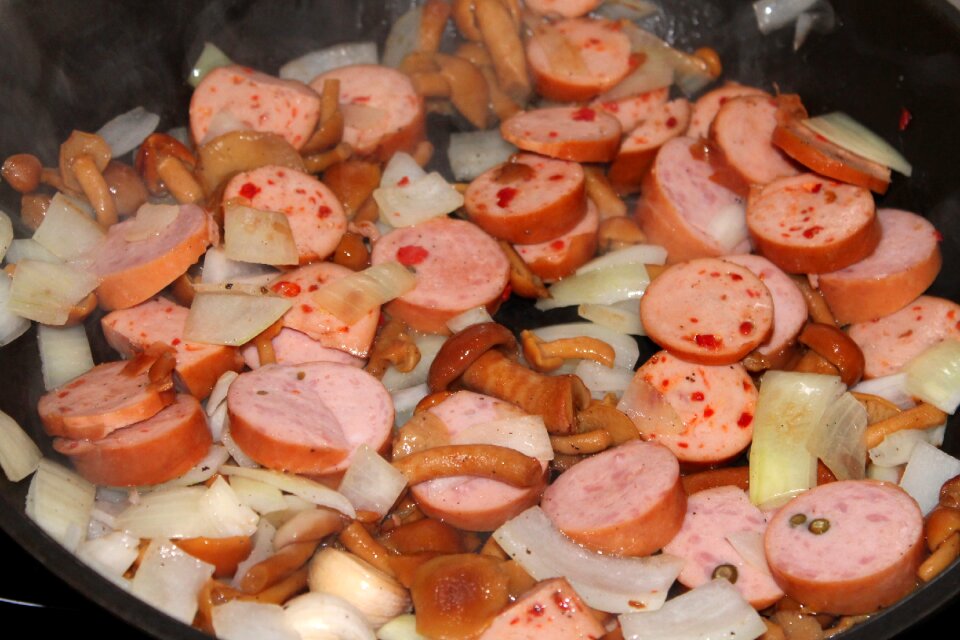 Mushrooms stockschwaemchen onions
