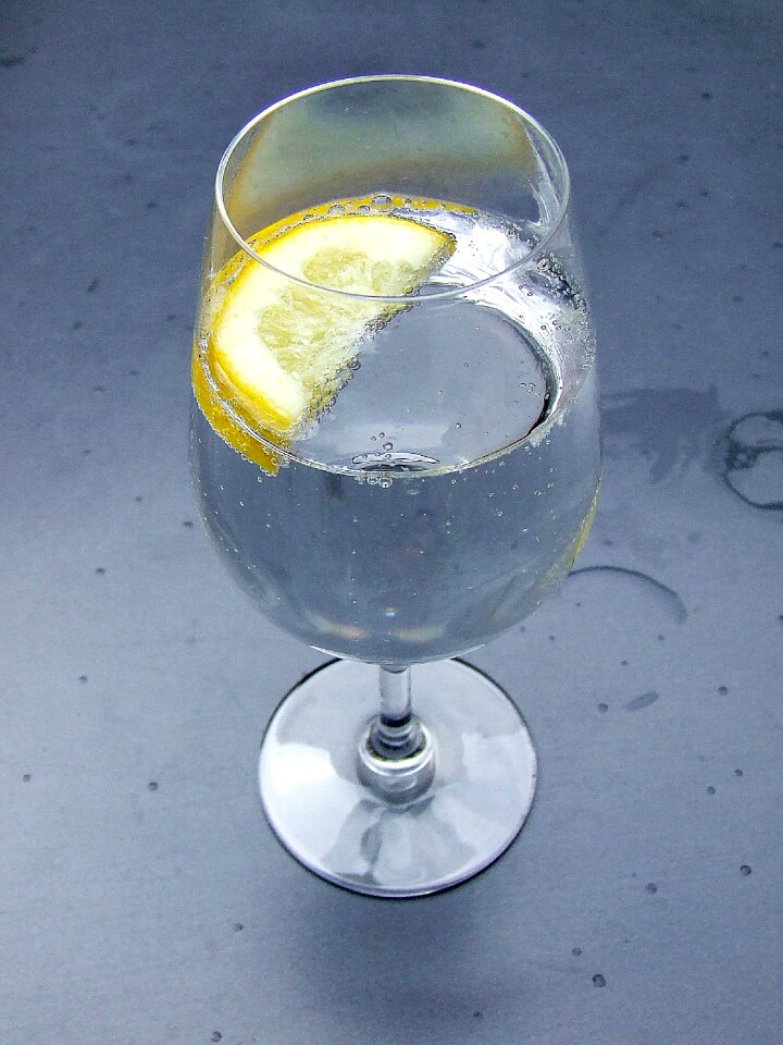 Spritzer seltzer club soda