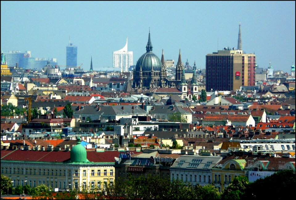 Building landmark places of interest