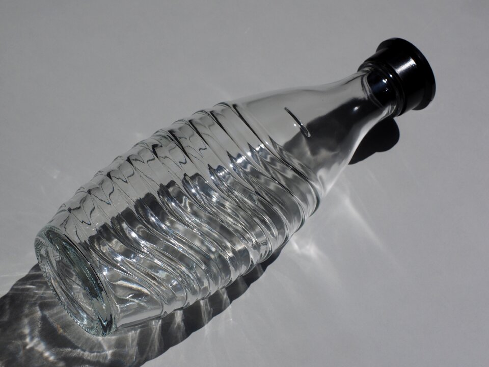 Glass bottle start waterspout