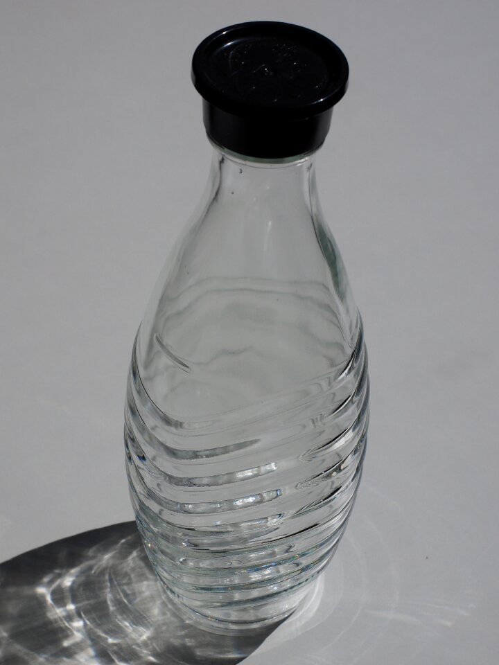 Glass bottle start waterspout