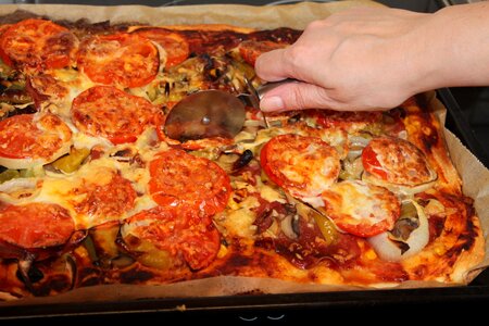 Eat pizza cutter hand