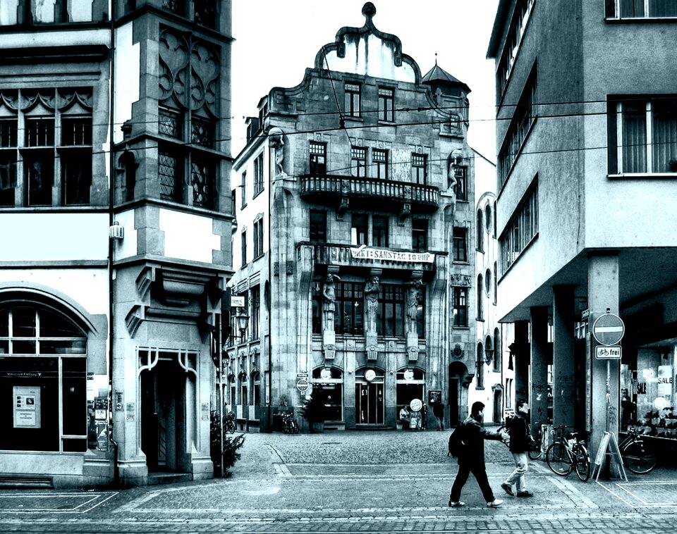 Road houses magnificent buildings