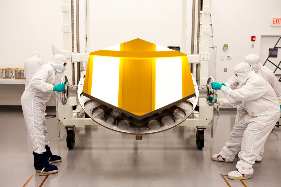 Scientists gold inspection