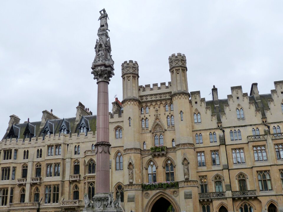 Monument building historically