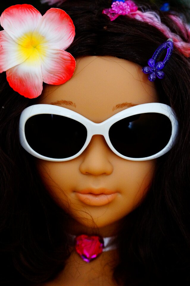 Diva head sunglasses