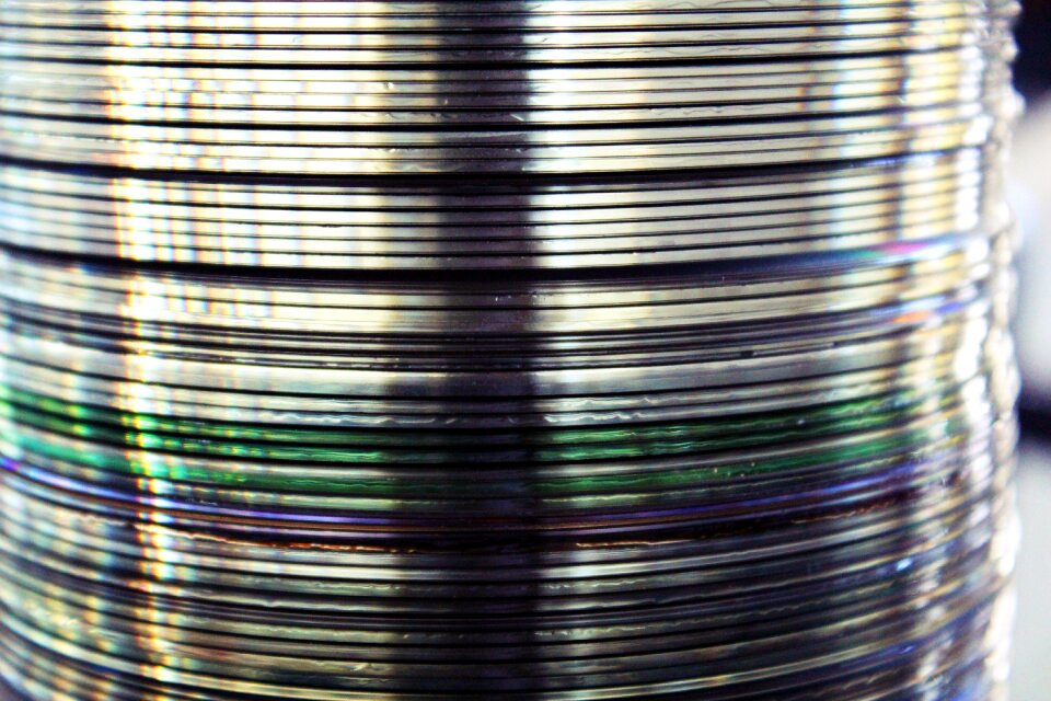 Mirroring compact disc data