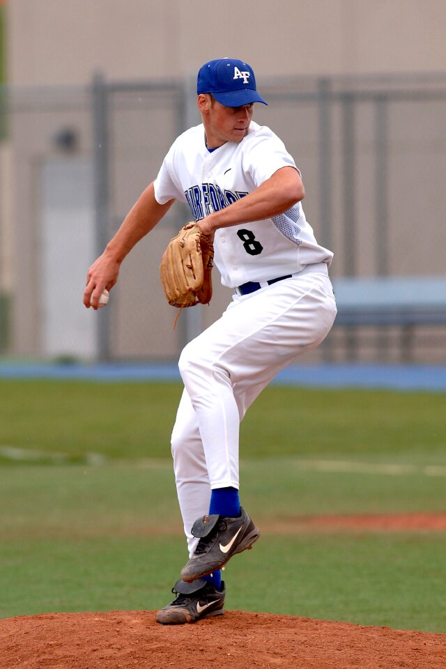 Throw athlete college
