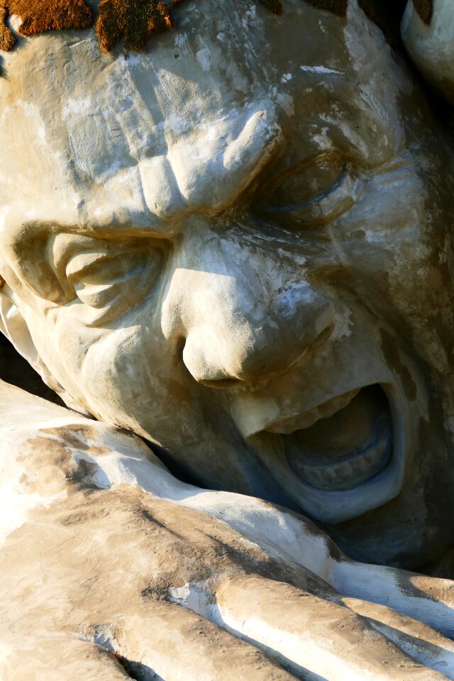 Stone cry figure