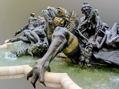 Iguana artwork before carousel
