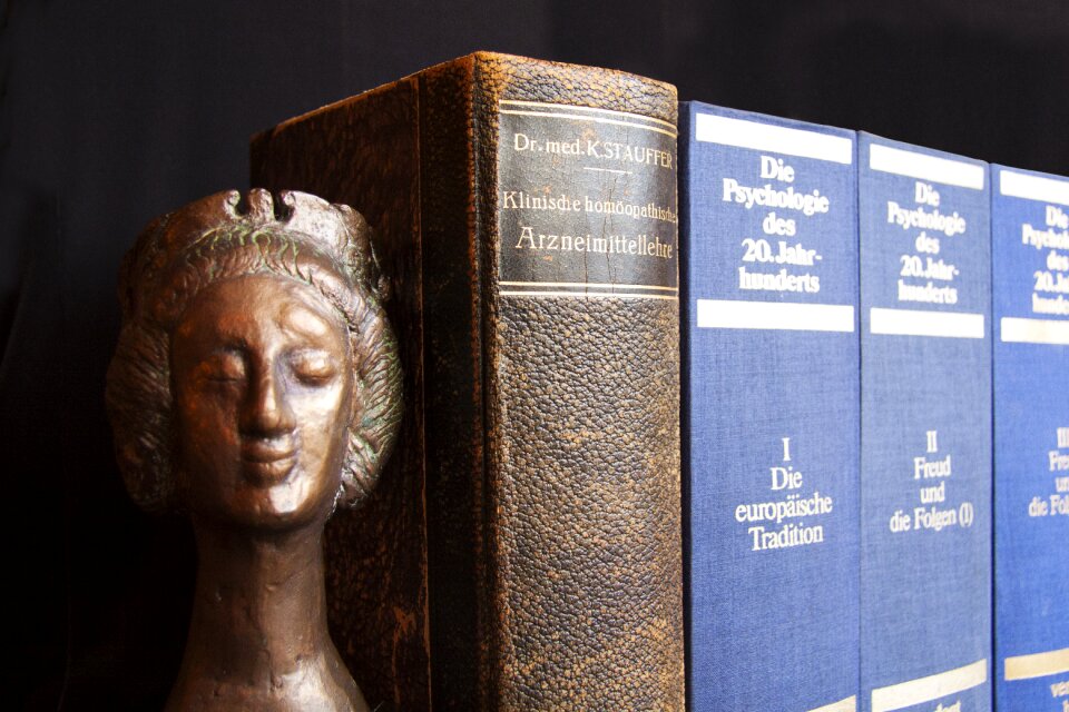 Old books read intellect