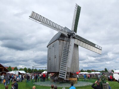 Pinwheel wing flour mill