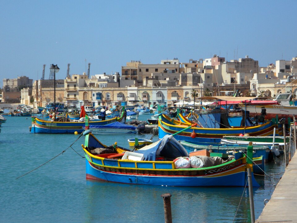 Uzzus malta colorful