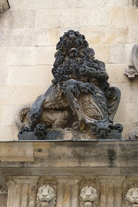 Lion stone statue