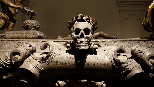 Skull and crossbones crypt skull photo