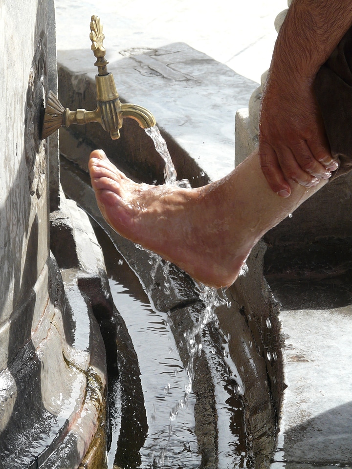 Washing feet islam water