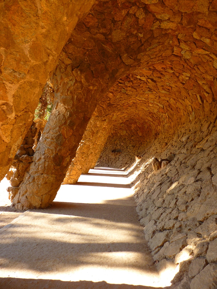 Gaudí portico de la lavandera barcelona