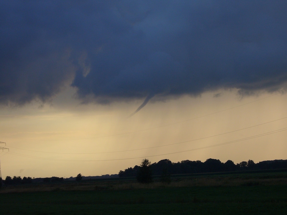 Clouds threatening tornado