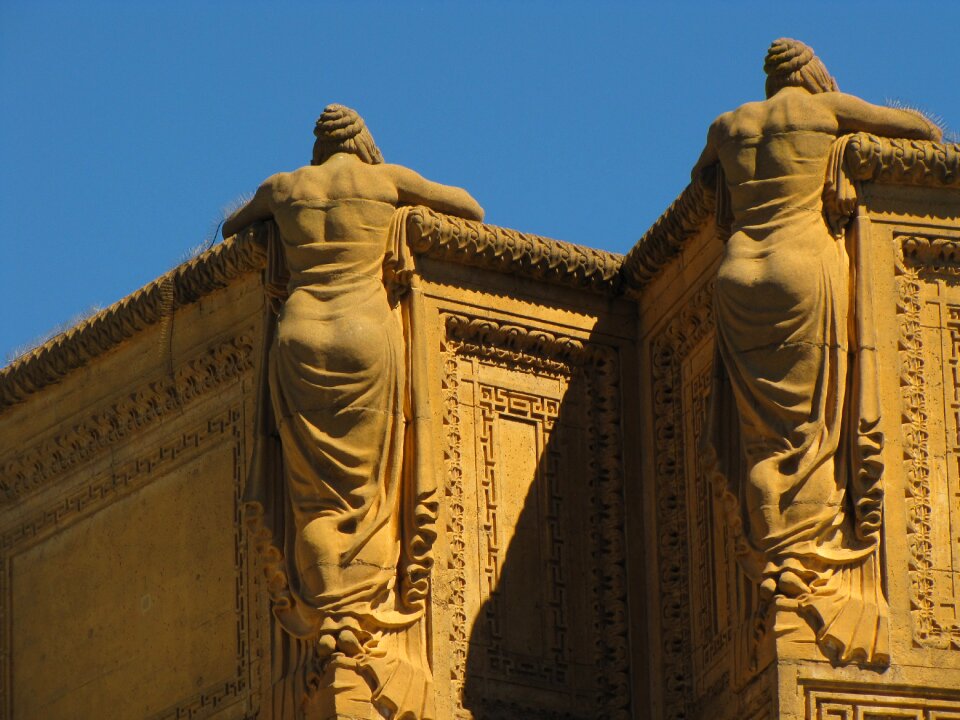 Sculptures ladies stone