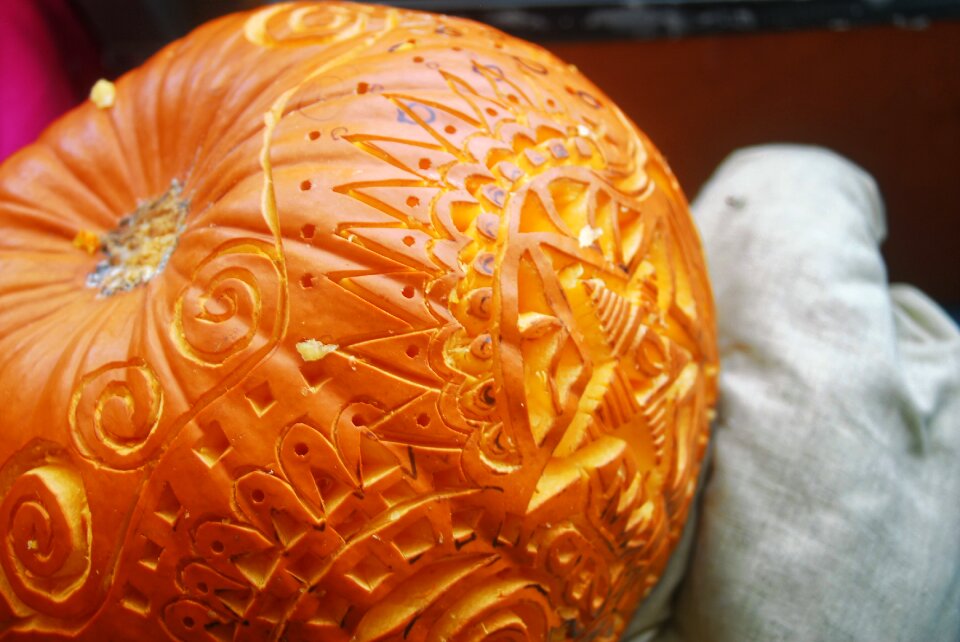 Halloween trick or treat carving