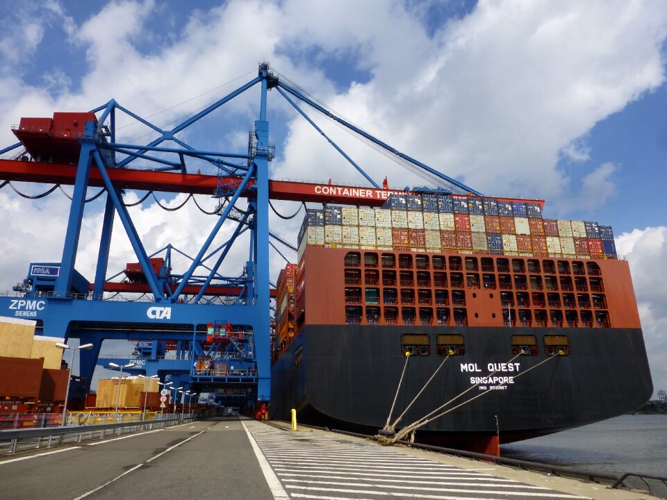 Container crane envelope port