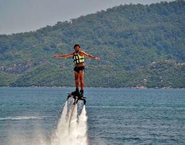 Extreme sea jets