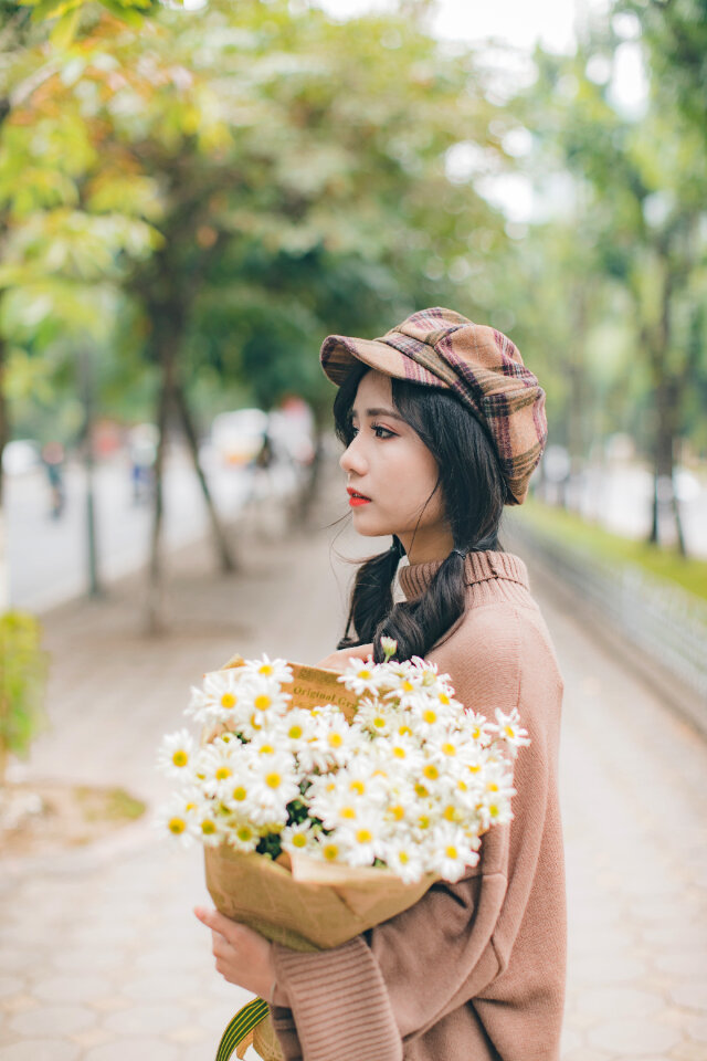 Woman girl portrait daisy