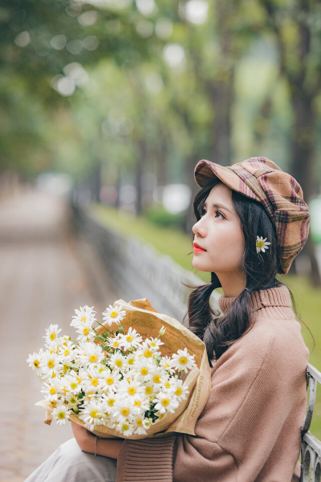 Woman girl portrait daisy