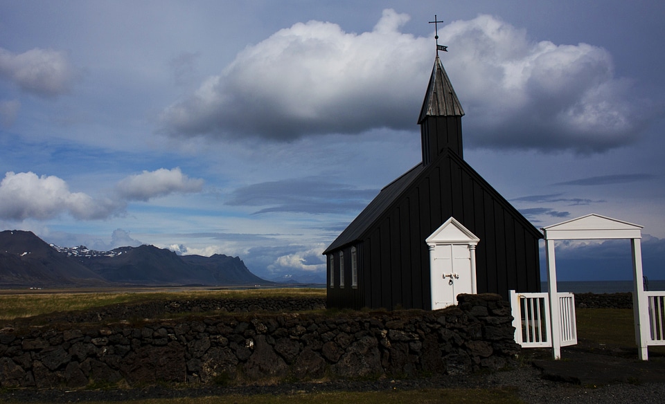 Building religion outdoors