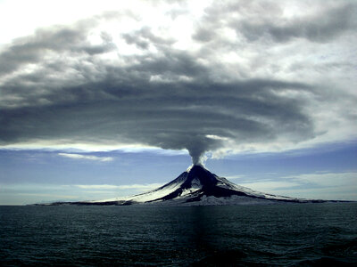 Augustine volcano eruption