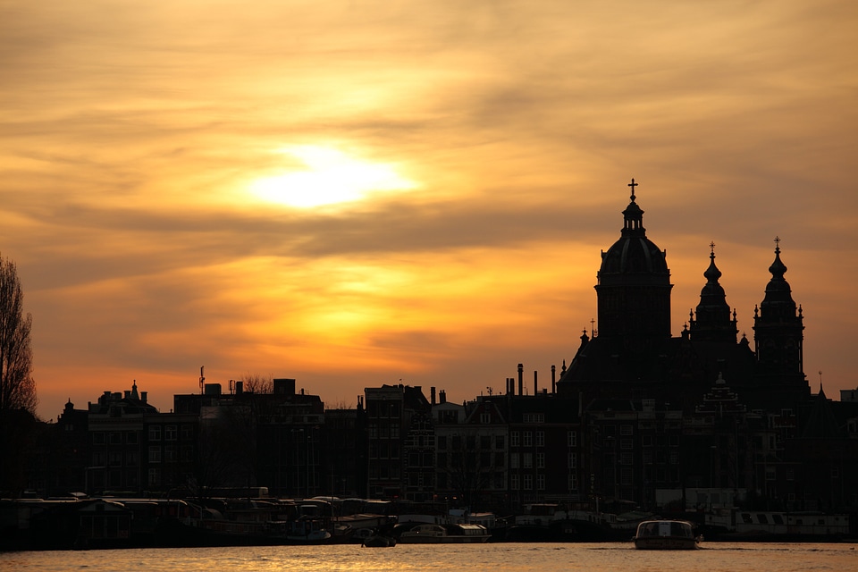 Canal capital city