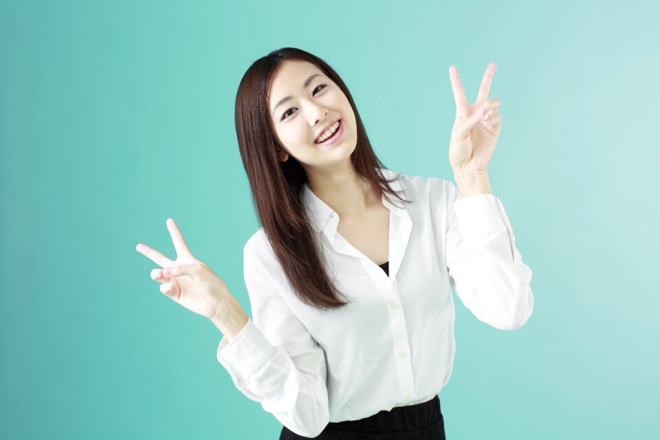 Business woman v sign